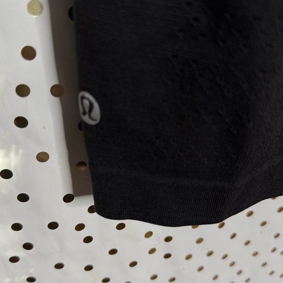 Lululemon Black Top - Picture 3 of 6